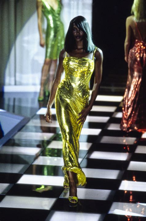 naomi campbell nuda versace|Naomi Campbell x VERSACE .